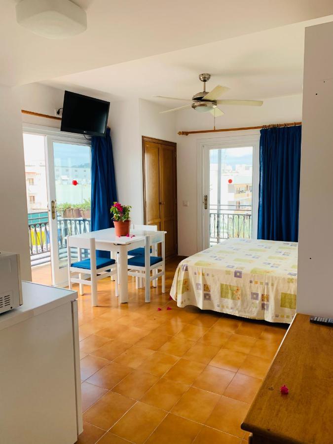 Apartamentos Ebusus Santa Eularia des Riu Exteriör bild