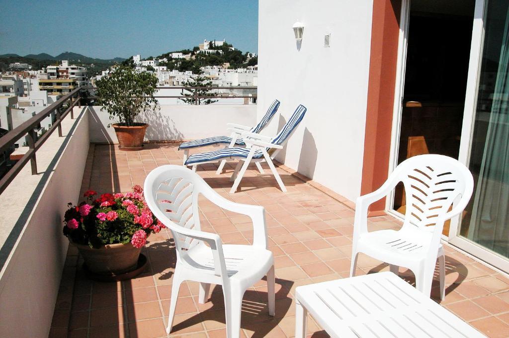 Apartamentos Ebusus Santa Eularia des Riu Rum bild